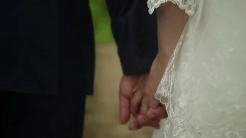 Couple holding hands walking Stock-Footage 79678408