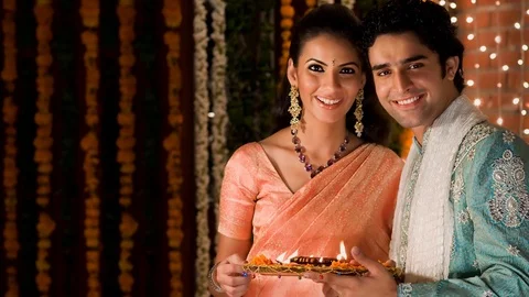 Couple holding a tray of diyas  Stock Footage 113666497