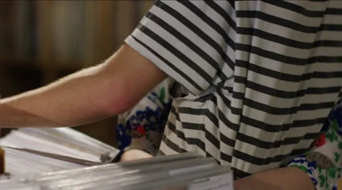 Couple hugging while looking for vinyl records in music shop Vídeo Stock 58582052