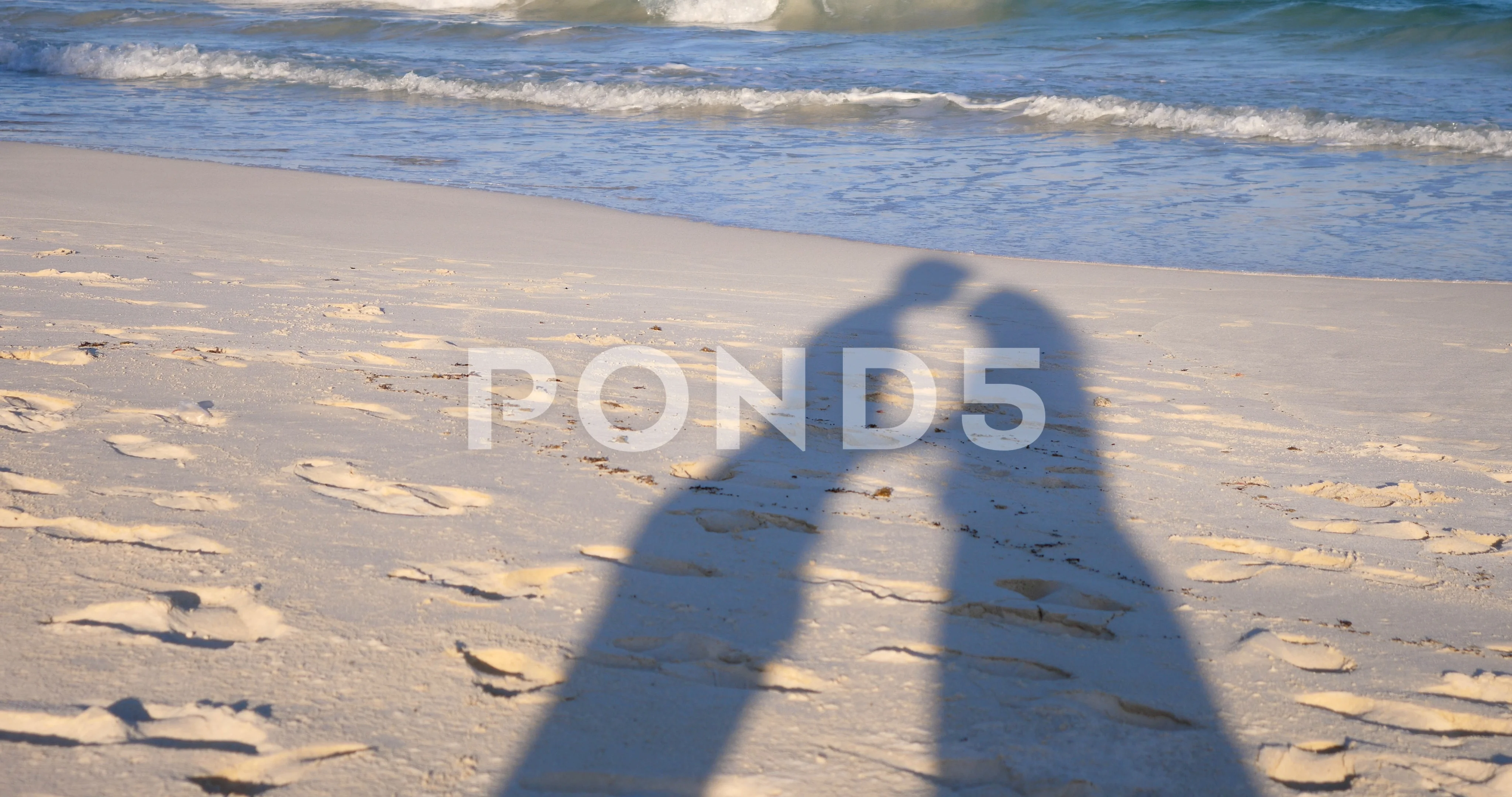 couples kissing shadow