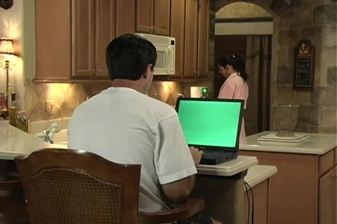 Couple in the Kitchen Vídeo Stock 97715