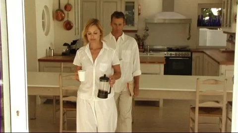 Couple in kitchen Stock Footage 43684578