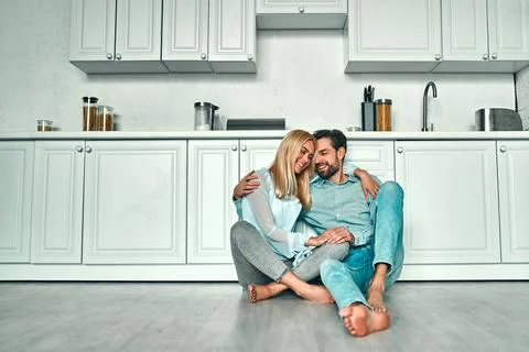 Couple in kitchen. Foto stock