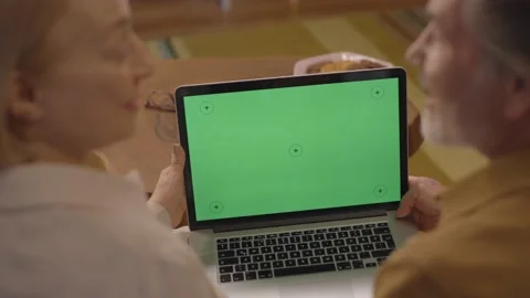 Couple is looking at the computer screen with green tracking markers. 스톡 동영상 148682575