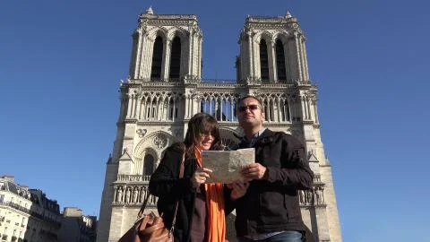 Couple looking on the map close notre dame de paris, lovers travel, art touri Stock Photos