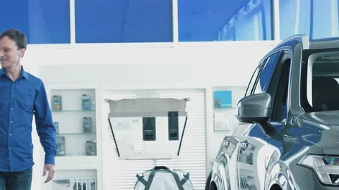 Couple is looking new car. Stock-Footage 93027520