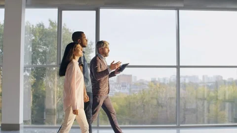 Couple looking for new elite flat to rent Stock Footage 125720699