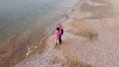 A couple of lovers on the beach on vacation 動画素材 191990402