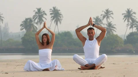 Couple meditating Video stock 39009848