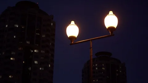 A couple of night lights before the house in empty Moscow during quarantine Video stock 128591971