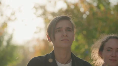 Couple outdoors thinking. Young pair contemplating future together. Happy young Vídeo Stock 334622667