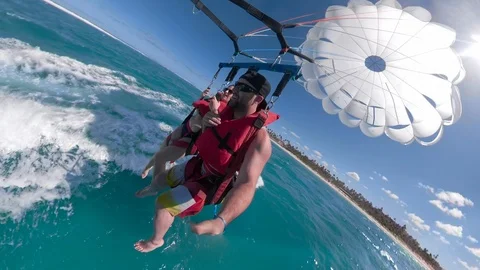 Couple parasailing over the ocean Stock-Footage 86962885