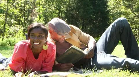 Couple in park 스톡 동영상 20498446