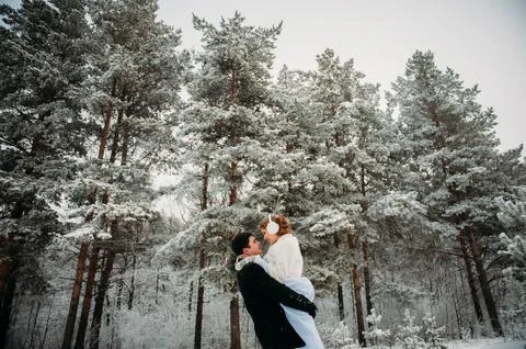 Couple in a pine forest Foto stock