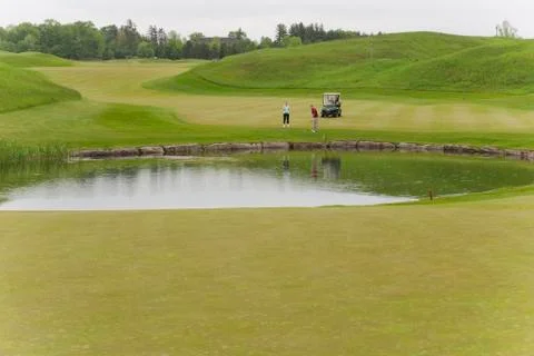 Couple Playing Golf Fotos de archivo