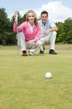 Couple playing golf Fotos de archivo