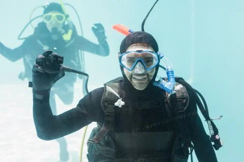 Couple practicing scuba diving together 스톡 사진