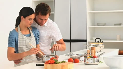 Couple preparing the dinner Vidéo 1019027