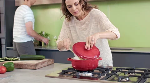 Couple preparing a meal together Video stock 60789095