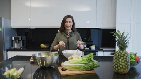 Couple preparing a salad Stock Footage 99941777