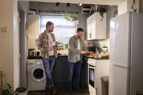 Couple Preparing Vegetables 库存照片