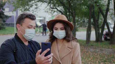 Couple in protective masks Video stock 142878219