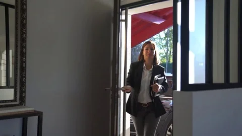 Couple with real-estate agent visiting house for sale Stock-Footage 72010787