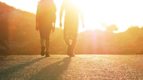 Couple, Road And Sunset 库存影片 98563767