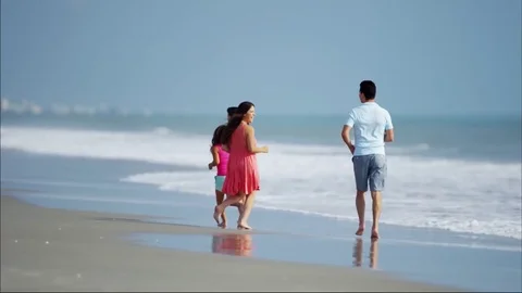 Couple Running on a beach 스톡 동영상 79459726