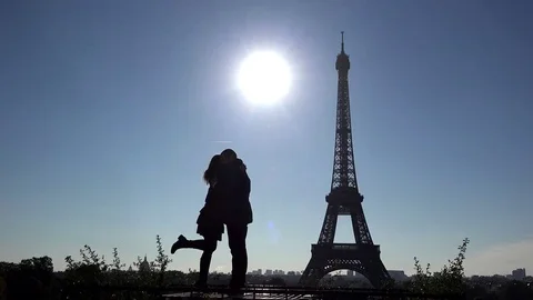 Couple silhouette dating at Eiffel tower, shinning morning sun Stock Footage 69181919