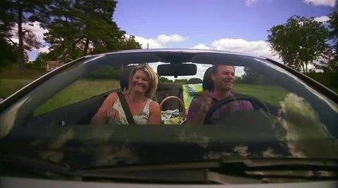 A couple singing in a cabriolet 스톡 동영상 11308255