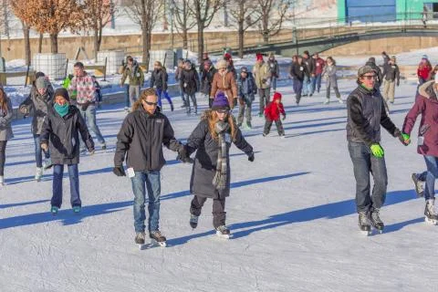 A couple skating Stock Photos