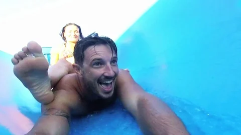 A couple on a sledge 库存影片 85279534