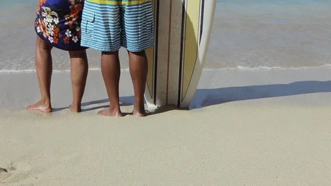 Couple standing barefoot on a beach. 스톡 동영상 88367582