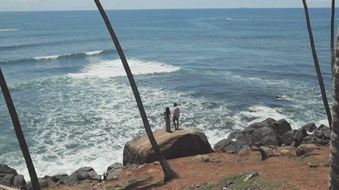 Couple standing on cliff Stock Footage 109422322