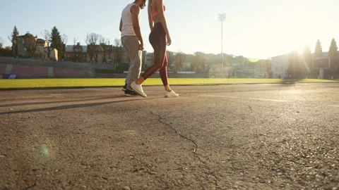 Couple Starts Jogging Видео 101541938