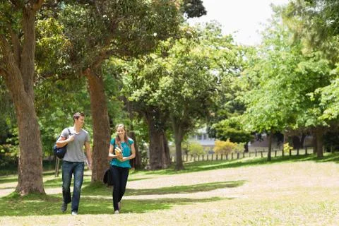 Couple of student walking 库存照片