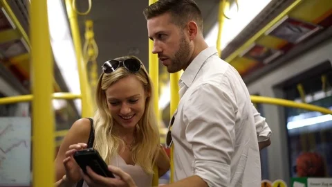 Couple in subway Vídeo Stock 77910220