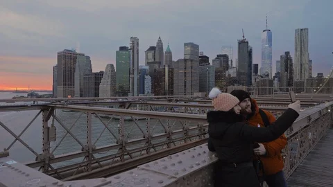 Couple takes selfies on the Brooklyn Bridge Stock Footage 129167166