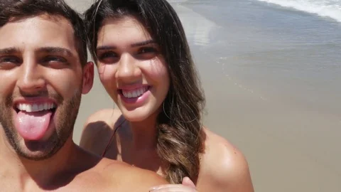 Couple taking a selfie in the beach Stock Footage 71472933