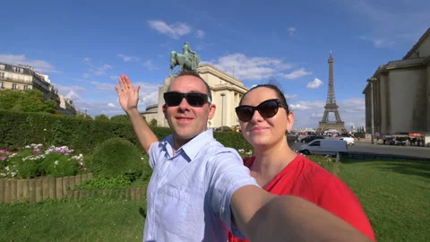 Couple taking selfie with a view of Eiffel Tower in Paris in 4k slow motion 스톡 동영상 88643977