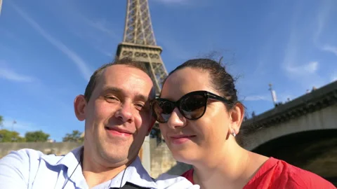 Couple taking selfie with view of Eiffel Tower in Paris in 4k slow motion 60fps Stock Footage 109423918