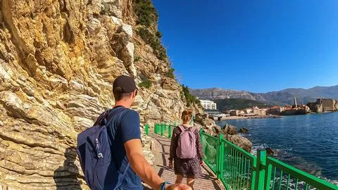 A couple taking selfies with panoramic view of the medieval old town of the.. Foto stock
