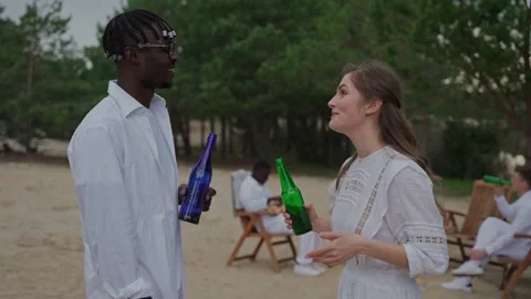 A couple talking and drinking at the campsite in summer Vídeo Stock 197170405