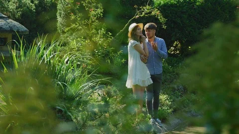 Couple talking and gesturing Stock Footage 99964588