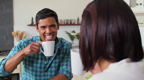 Couple talking at kitchen counter Video stock 58280831