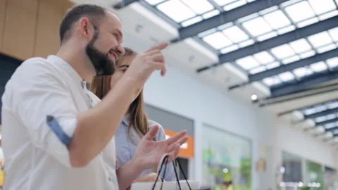 Couple talking in the mall 스톡 동영상 96986582