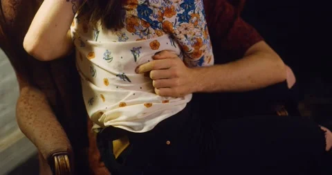 Couple touch each other as the make out. Vidéo 176255927