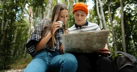 Couple of Tourists Resting with Map Видео 115293502