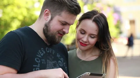 Couple in town connected on digital tablet Stock Footage 50981093